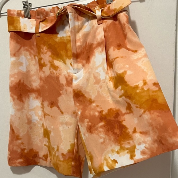 Ann Taylor Factory pleated, tie-dye, belted mid rise short. Size 0. - Picture 2 of 16
